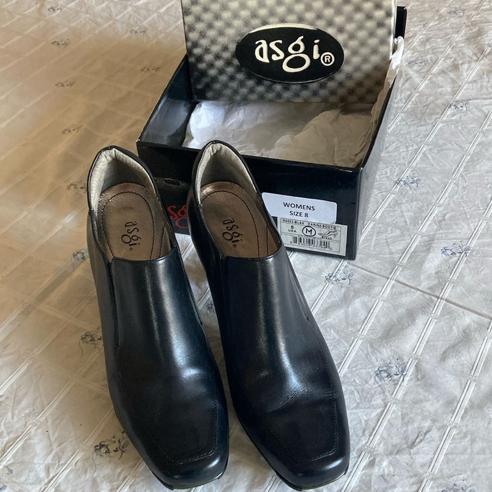 ASGI Carina Bootie Size 8 black great condition